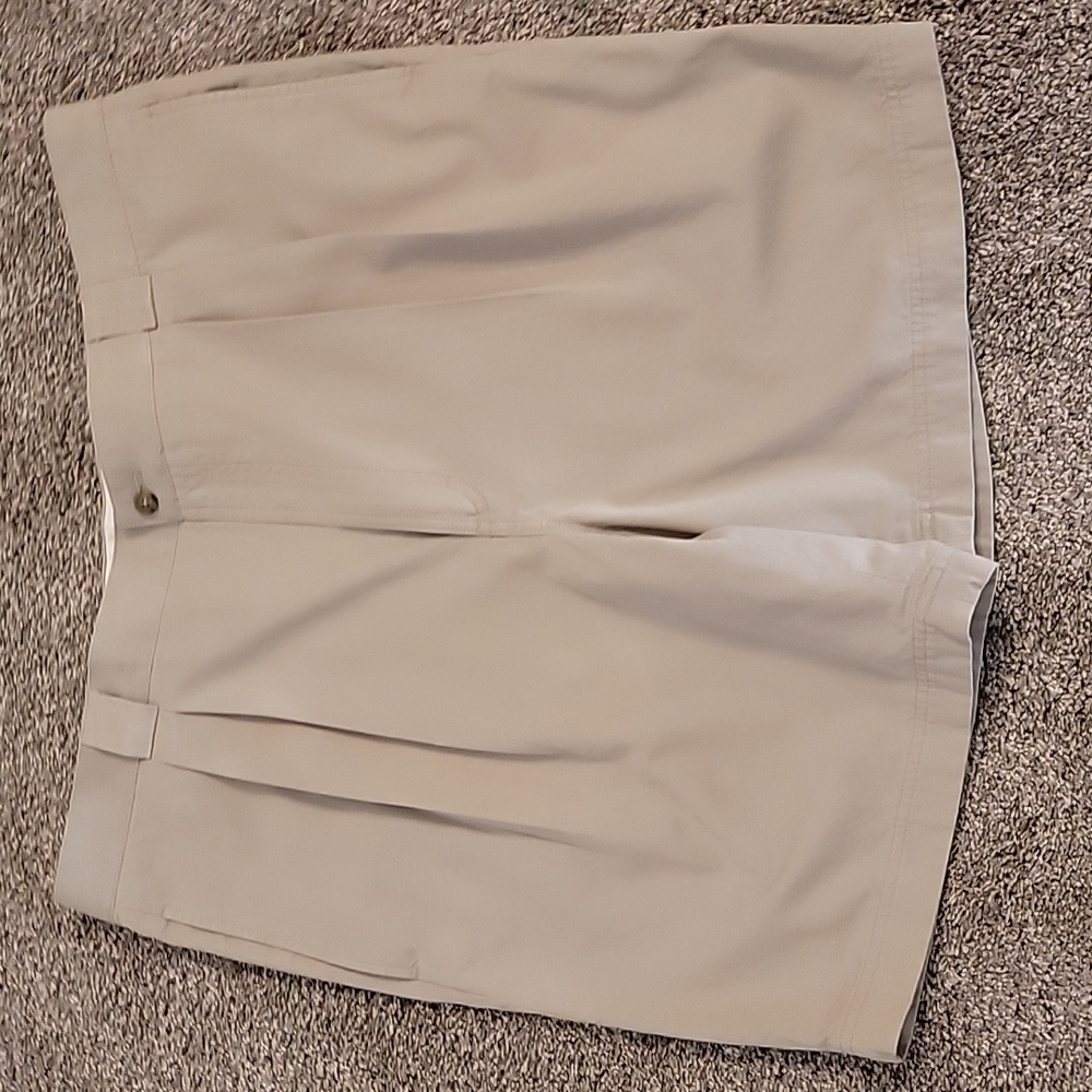 Axis LA Shotrs, cotton blend size 40. Tan.